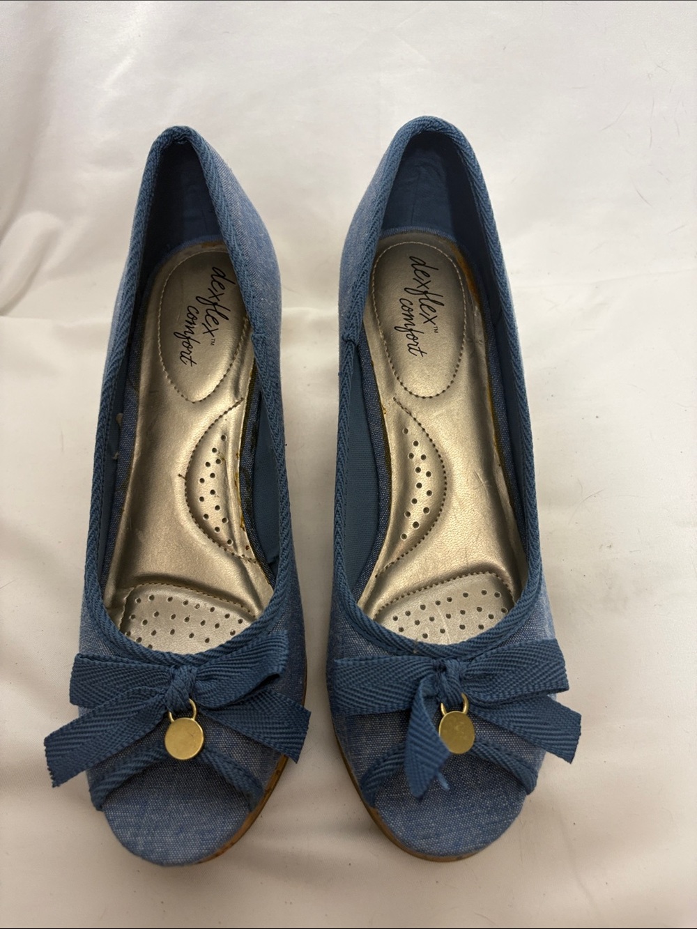 dexflex comfort denim blue peep-toe heels with faux cork wedgebow and gold charm